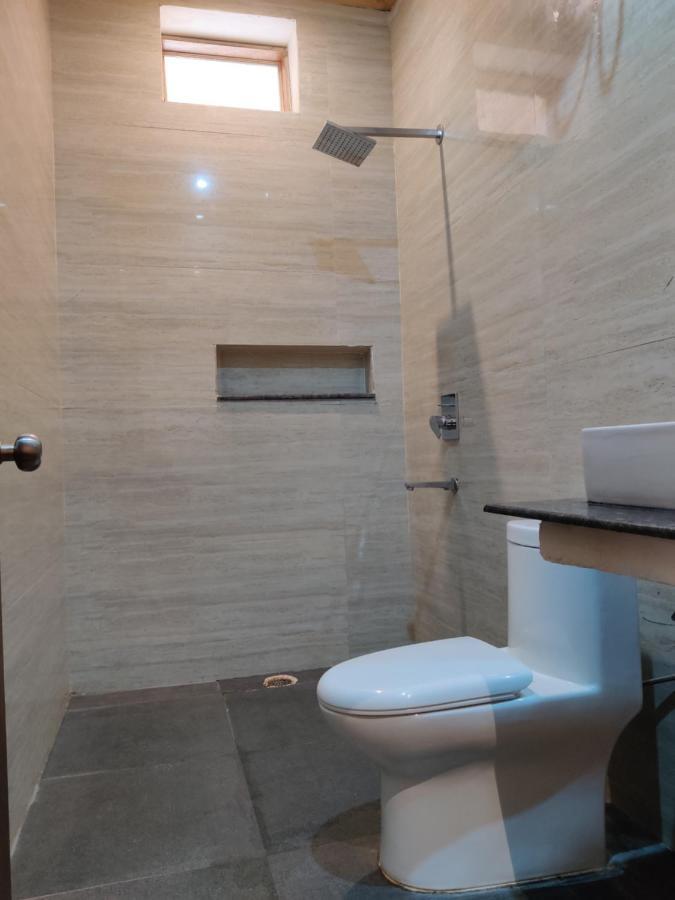 Kunwar Residency Hotel Rishikesh Ruang foto