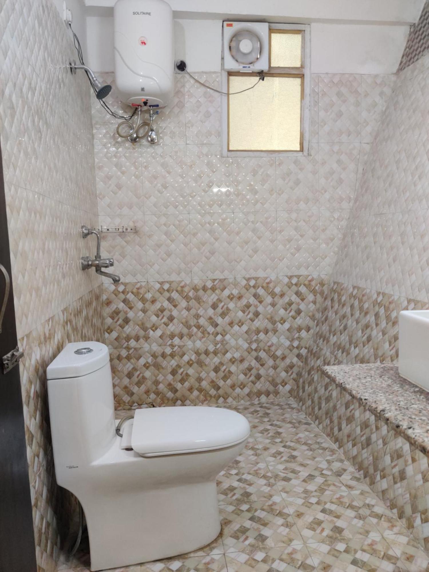 Kunwar Residency Hotel Rishikesh Ruang foto